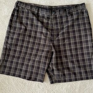 Men’s Izod black and grey golf plaid shorts. Like new condition.